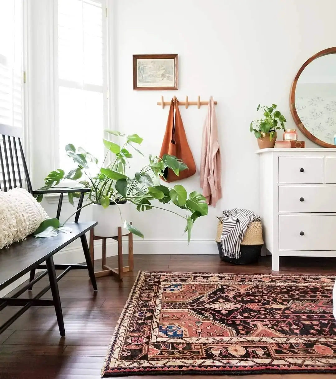 Wood Entryway Hanger with Pegs